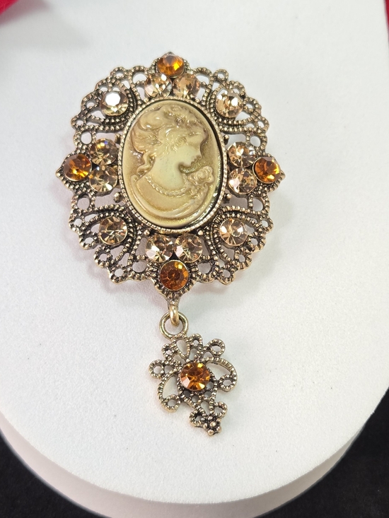 Jewelry - Vintage Cameo Brooch Antique Gold Victorian Rhinestone Filigree Renaissance Pin
